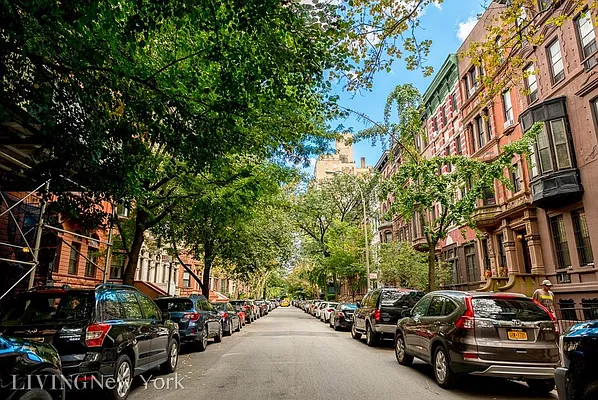 Sold by Living New York | media 19