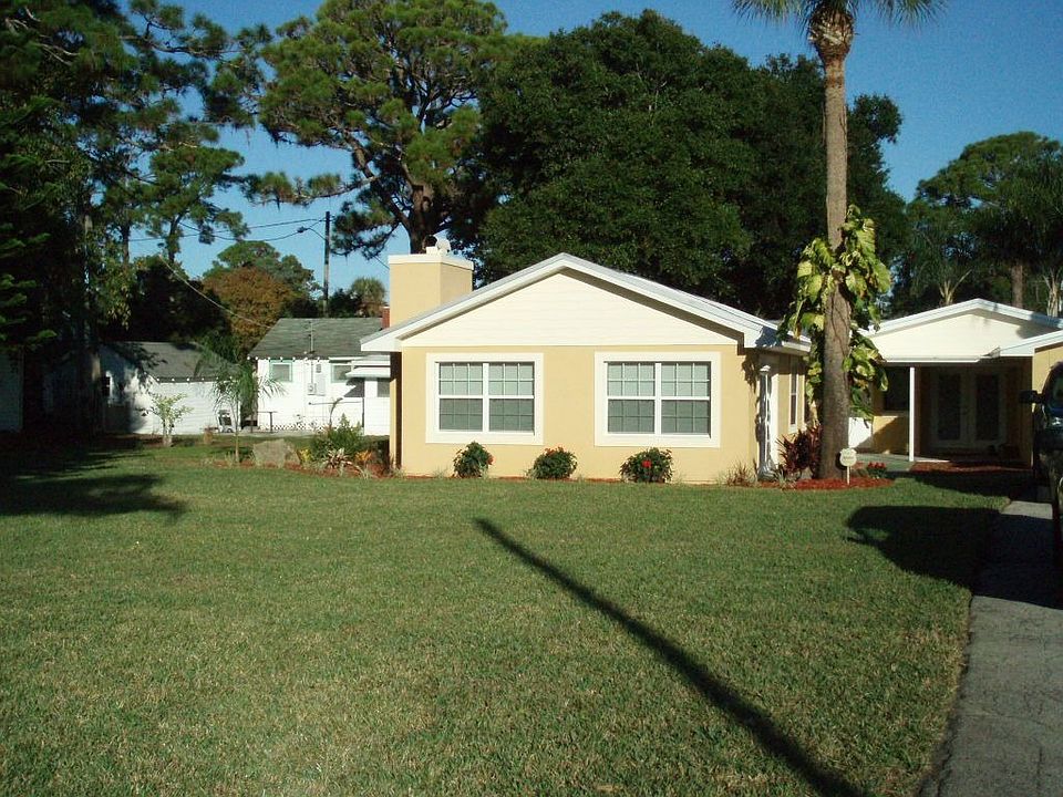 main house w/cottage in the background