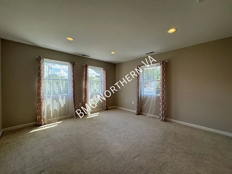 1909 Rollins Dr — Photo 23