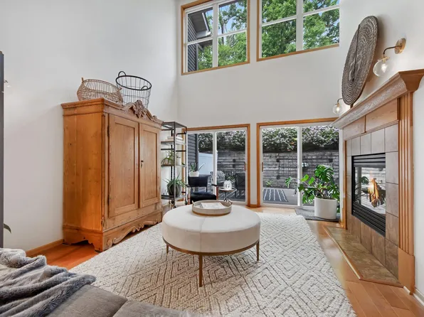 10014 Cove Dr, Minnetonka, MN 55305