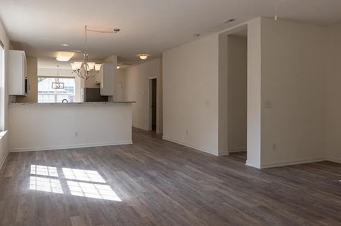 2 bed, 1681 sqft, $2,600 — Photo 4
