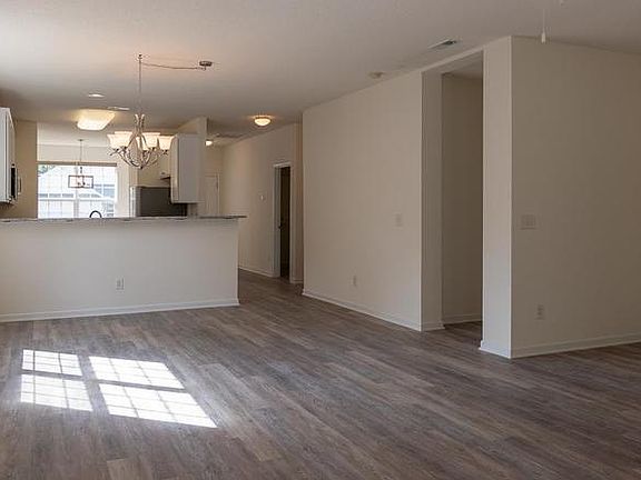 4th image of 201 Indian Elm Ln