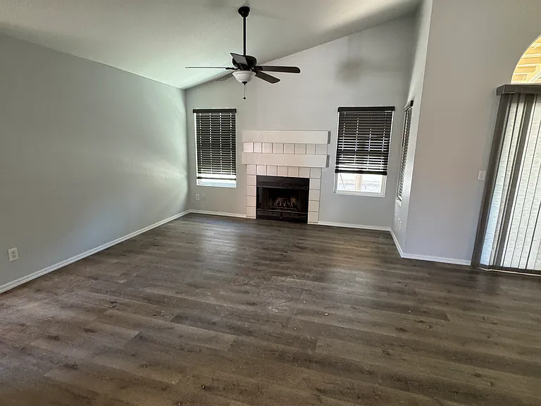 7800 S Kilcormac Ln — Photo 3