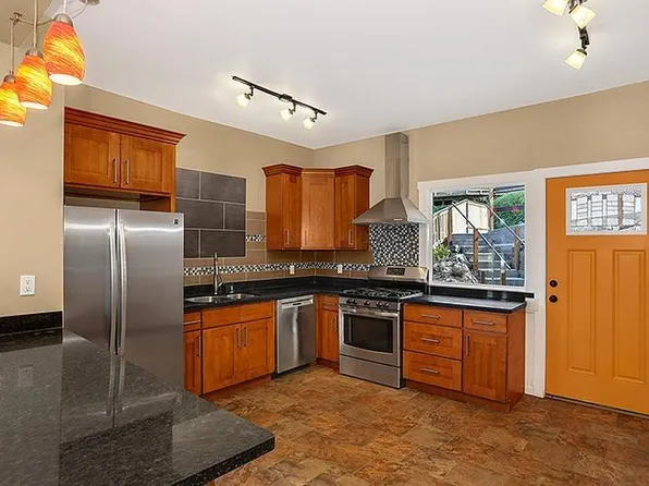 639 W Emerson St APT B, Seattle, WA 98119