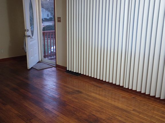 2nd image of 2112 N Whitehill Dr