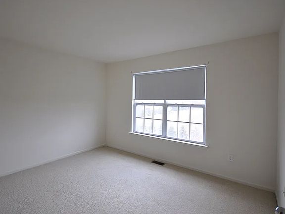 5th image of 276 Windmill Ct