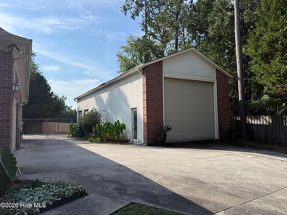 4th image of 4816 Silver Lake Drive