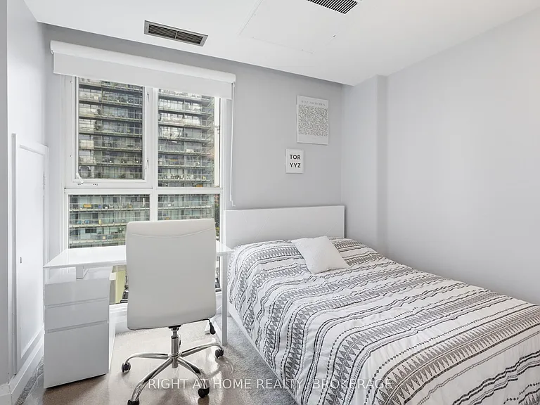 8 Wellesley St E #802 — Photo 21