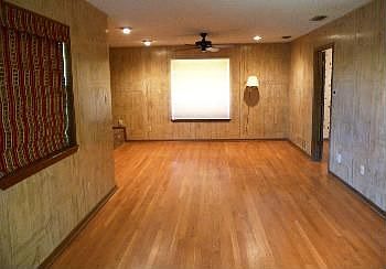 3rd image of 3915 Parker Blvd