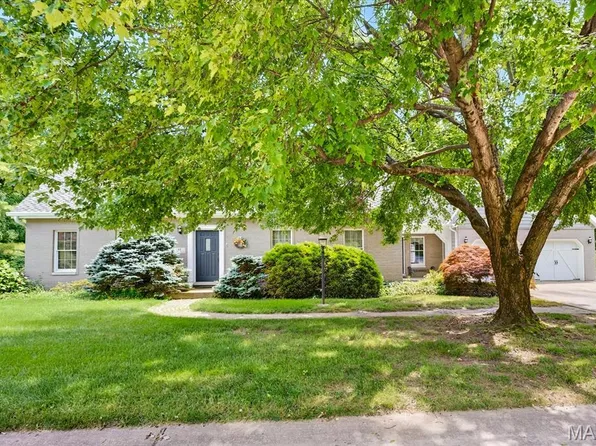 12 Forest Hill Ln, Edwardsville, IL 62025