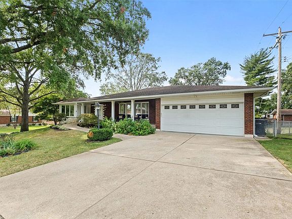 3rd image of 7670 Sunray Ln