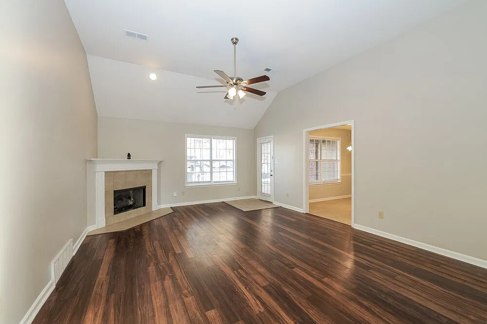 3 bed, 2.0 bath, 1900 sqft, $1,815 — Photo 4