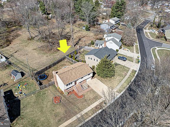 4th image of 212 Darwin Dr