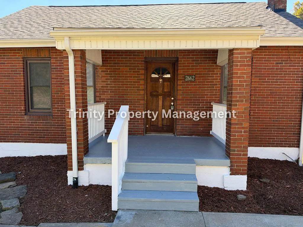 2662 E Main St — Photo 2