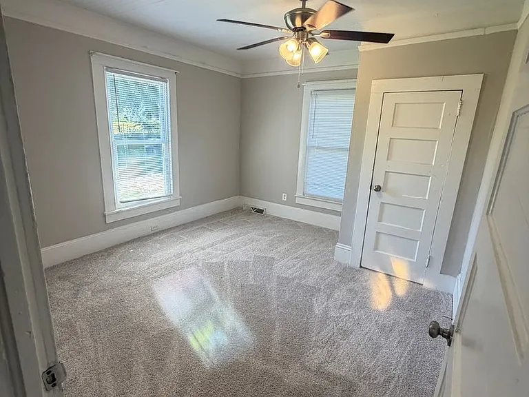 918 Laura Ave — Photo 7