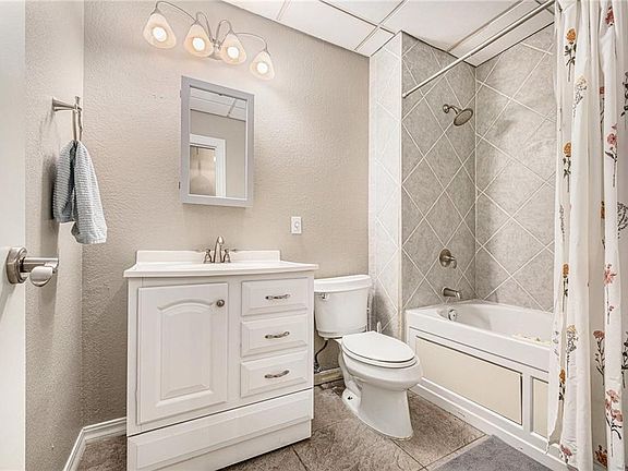 4th image of 609 Central St APT 1207
