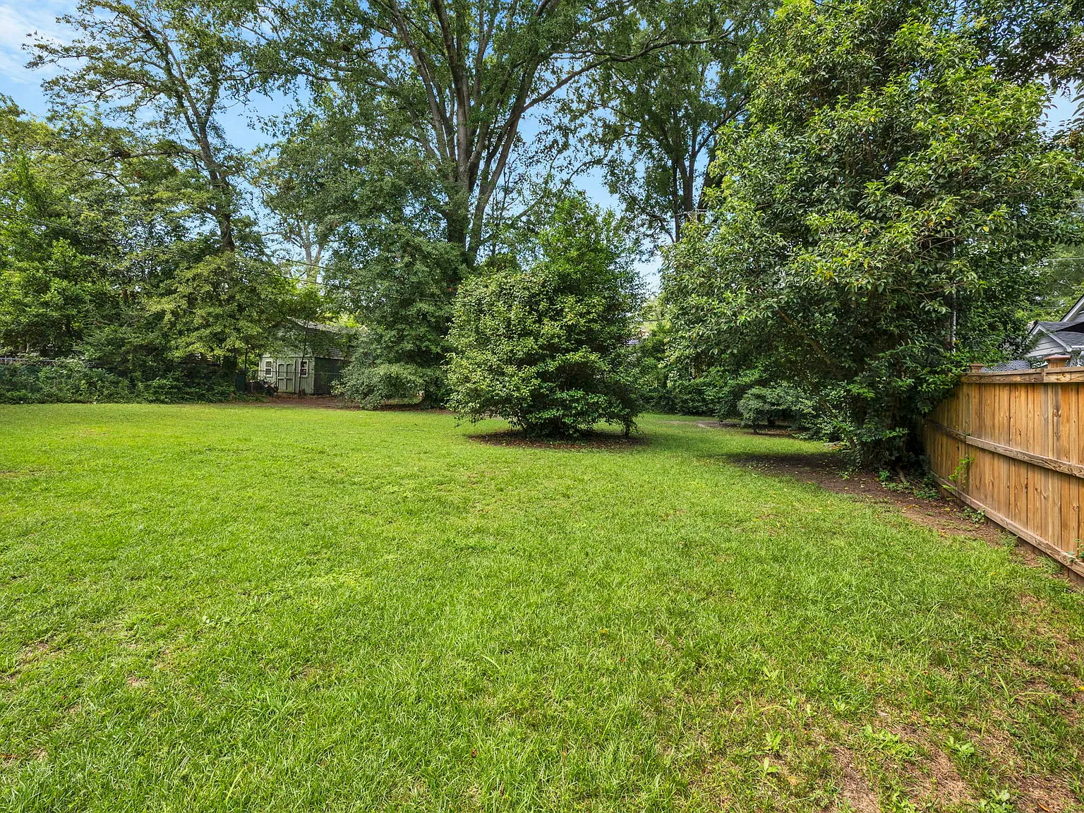 5 bed, 2292 sqft, $5,250 — Photo 3
