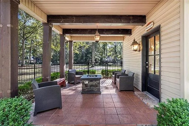 2 bed, 2.0 bath, 900 sqft, $1,950 — Photo 2