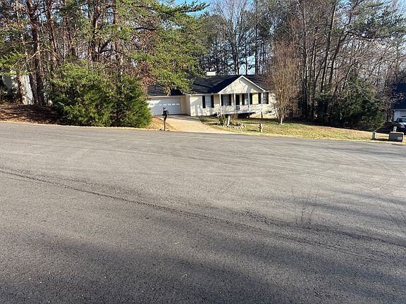 Quiet and Private Cul-De-Sac