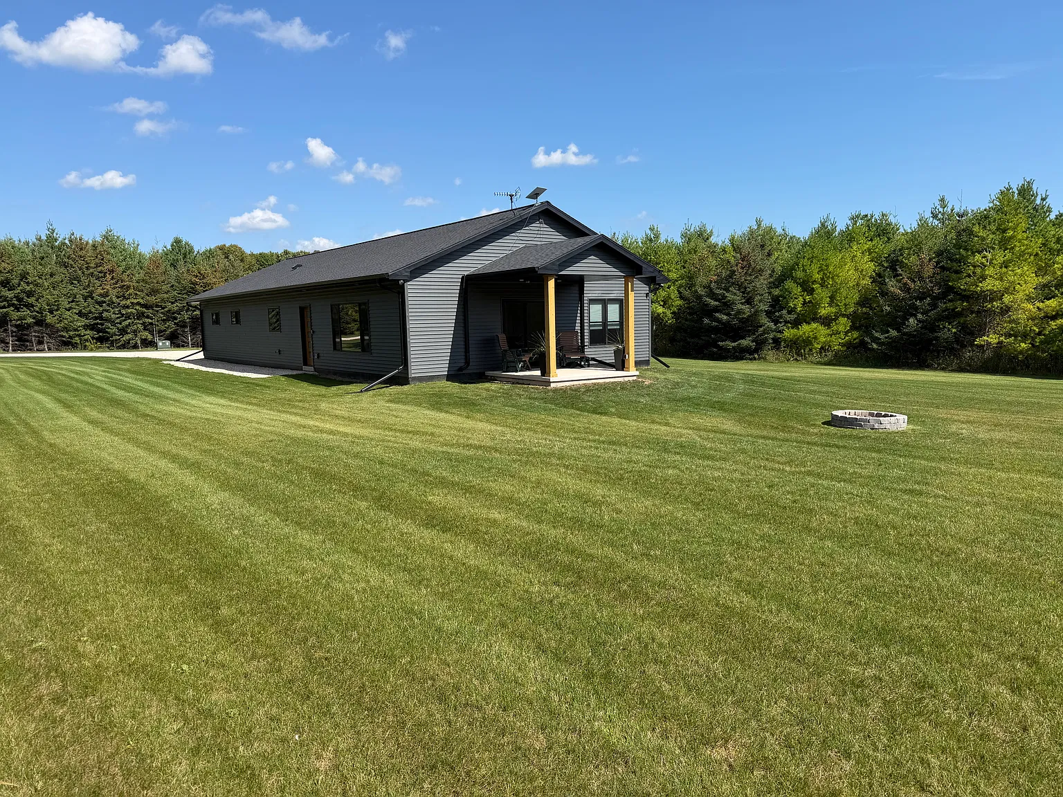 2 bed, 1.5 bath, 1260 sqft, $3,300 — Photo 3