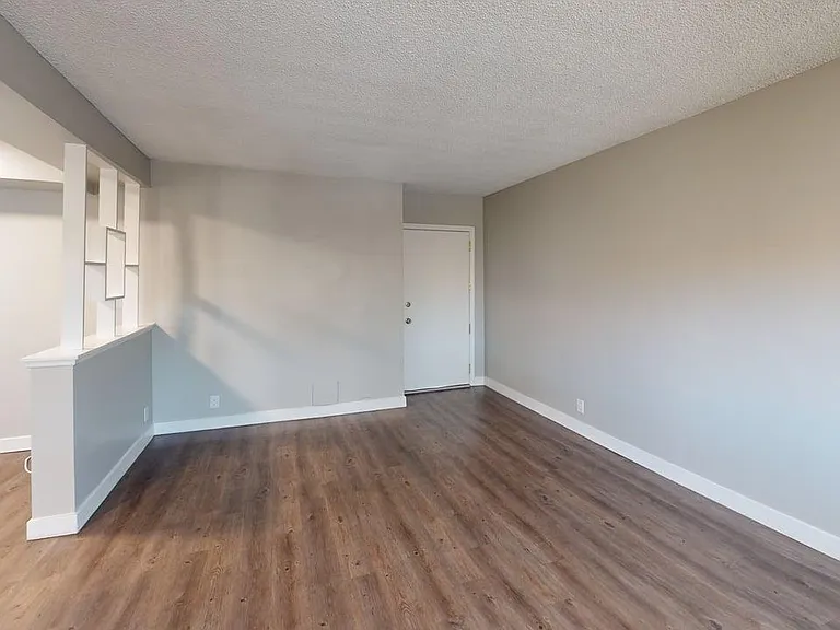 232 W Olive St — Photo 3