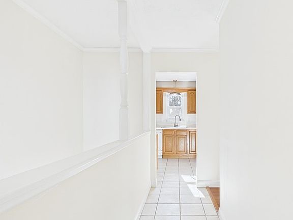 5th image of 223 Oak Dr