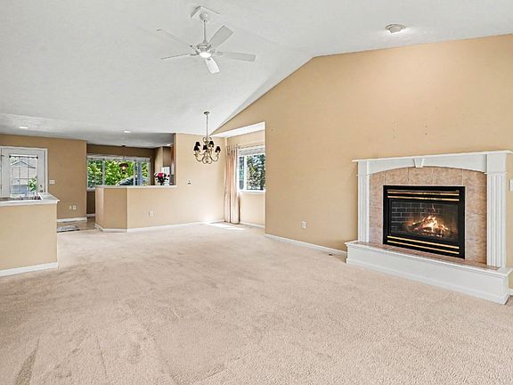 5th image of 1117-1 Fountain View Cir