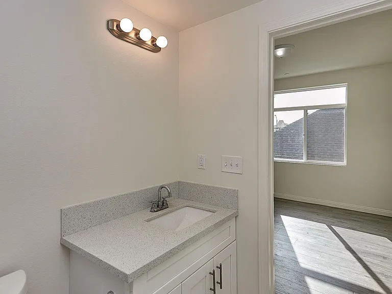 407 N Ardmore Ave #201 — Photo 14
