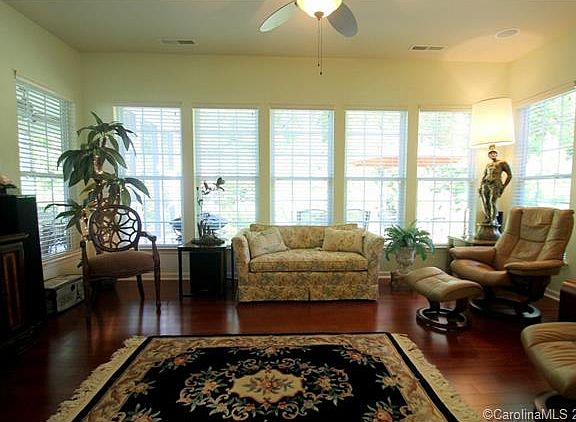 5th image of 49048 Gladiolus St