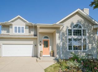 890 W Cardinal Cir, Oak Creek, WI 53154