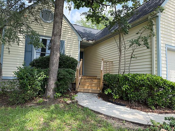 2nd image of 210 Suffolk Dr