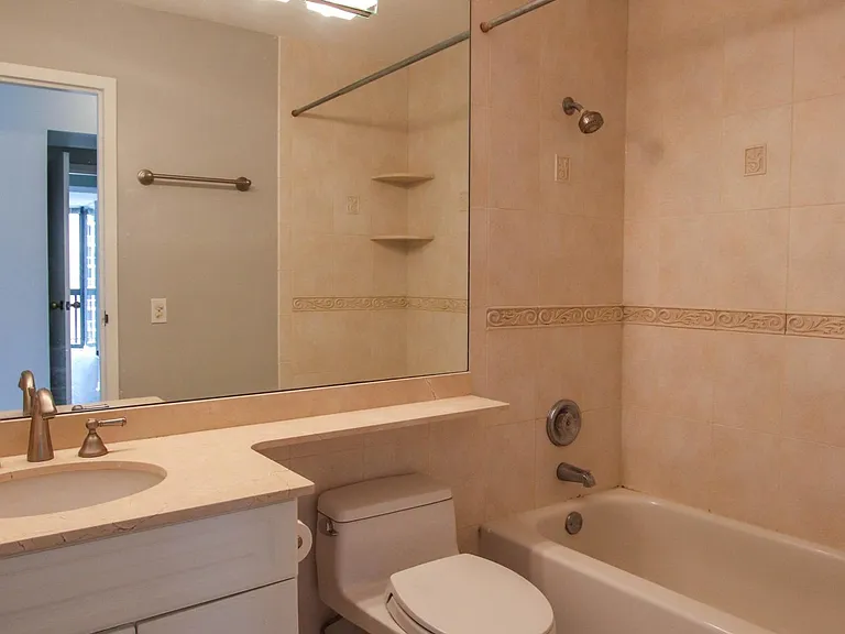 33 W Delaware Pl #19A — Photo 15
