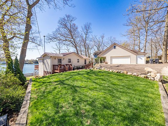 3rd image of 11915 Lakeway Dr
