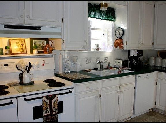 2nd image of 907 N Oleander St