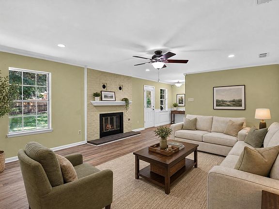 5th image of 313 Crestwood Dr