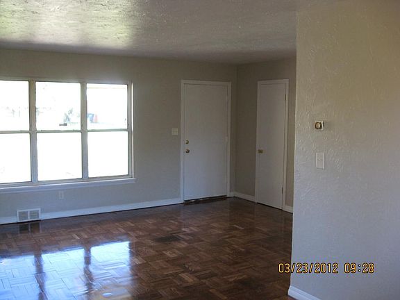 3rd image of 1528 NE 47th St