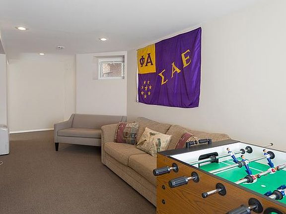 5th image of 1042 W Diversey Pkwy #1