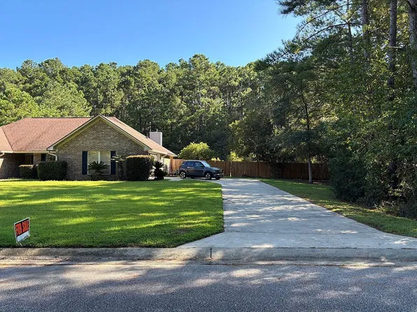70 N Knollwood Ct, Richmond Hill, GA 31324