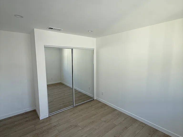 22026 Saticoy St #1/2 — Photo 7