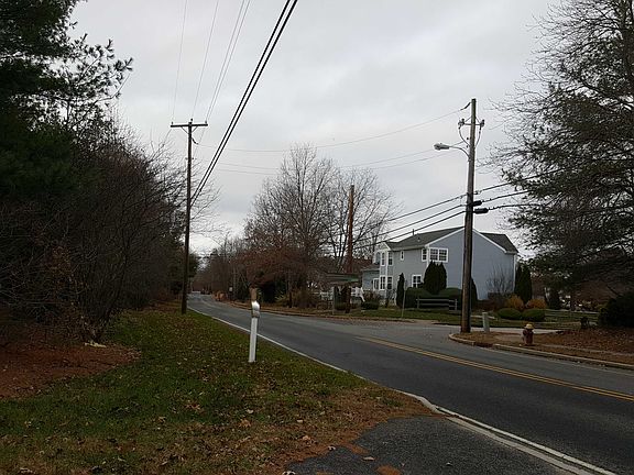 4th image of 34 Woodland Ave