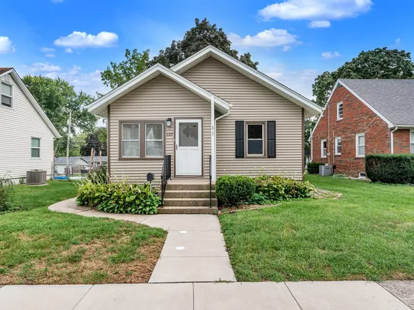 2817 Bellevue Ave, Bettendorf, IA 52722