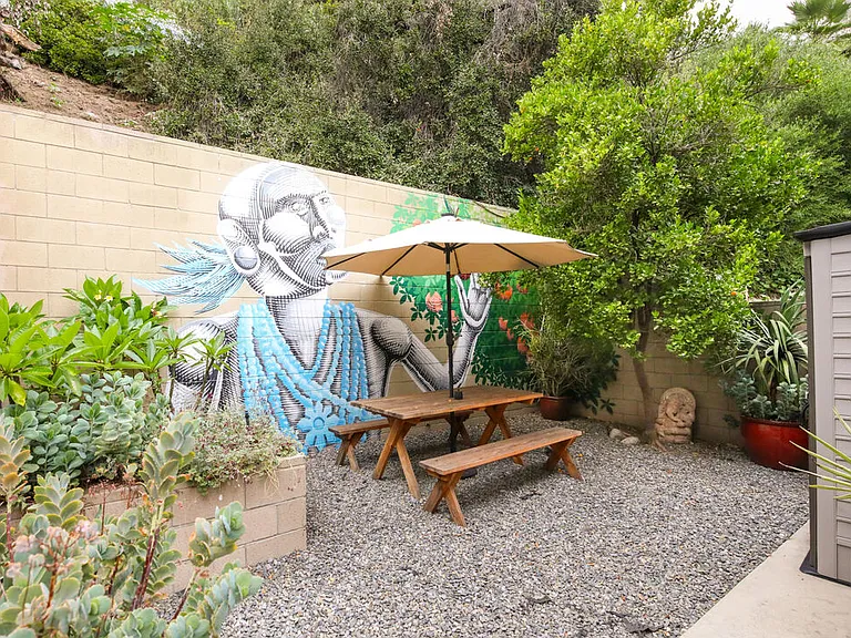 2216 Bancroft Ave — Photo 31