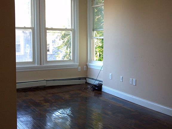 3rd image of 270 S 1st Ave