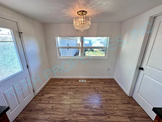 343 NW Zobrist St — Photo 7