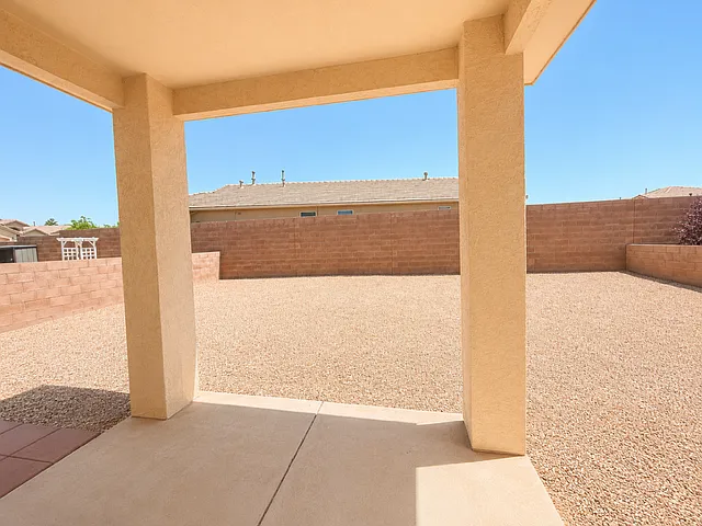 3 bed, 2.5 bath, 2190 sqft, $2,395 — Photo 2