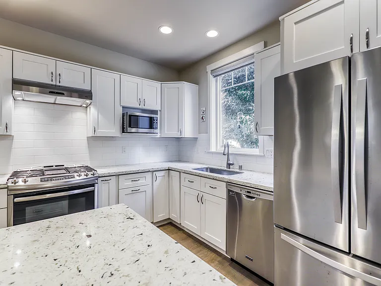 690 Wintersweet Rd NE — Photo 10