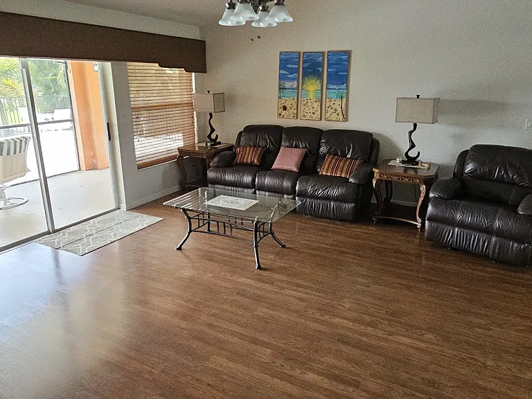 Big Living area with leather couch & rocking recliner