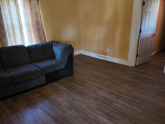 5th image of 308 Poole St