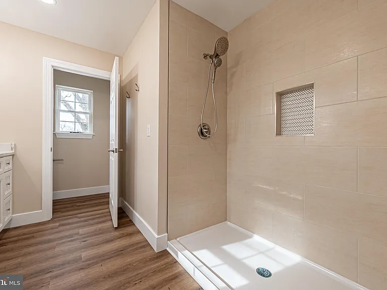820 Archer St — Photo 17