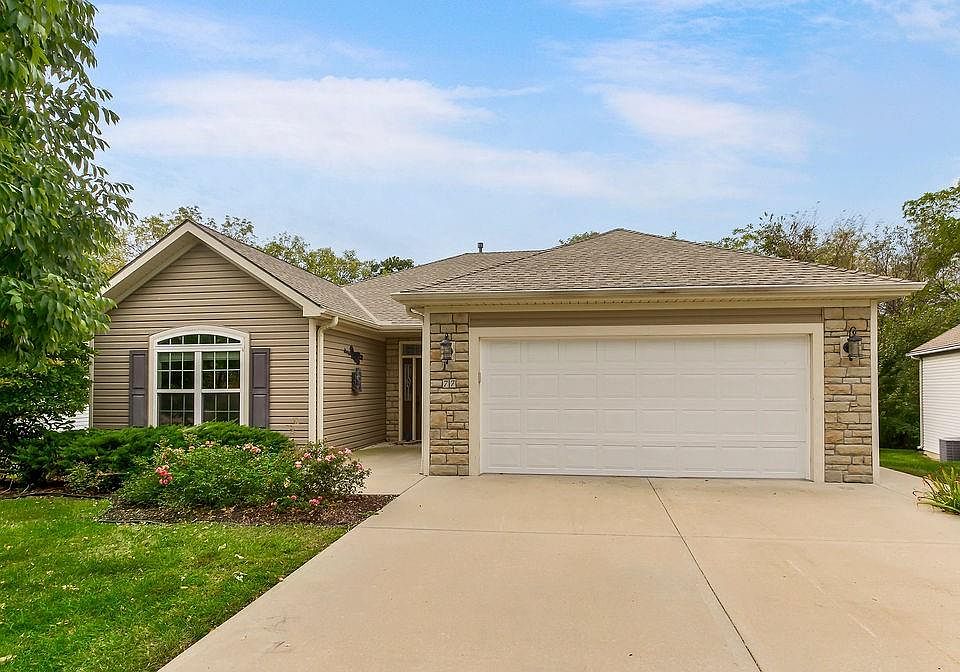 1st image of 77 Continental Dr